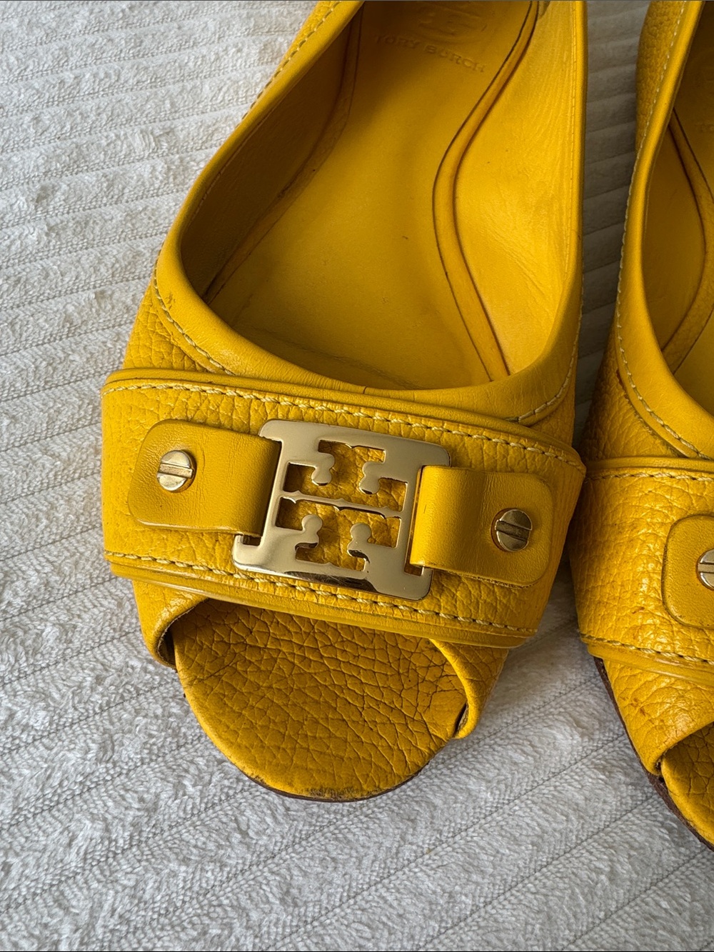 Tory Burch Yellow Flats Size 8.5 - Picture 6 of 13